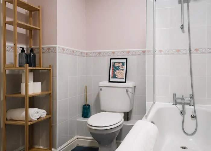 Gem With Stylish 2br Retreat And Free Carpark