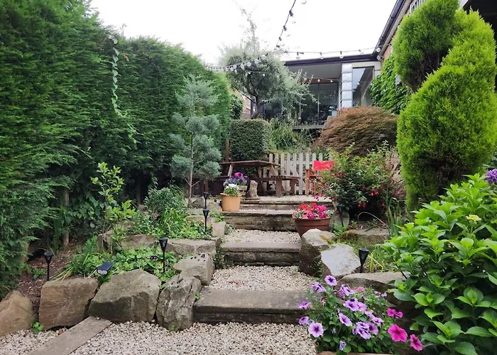 The Garden Apartment, Near Airport & Apartament