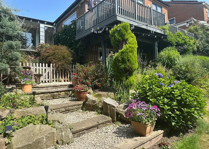 The Garden Apartment, Near Airport & *