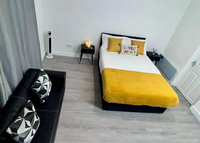 Studio- Great Location- M U F C- Old Trafford Mcr