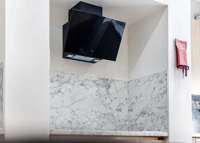 Sleeps 14 The Old Trafford Family Zen By Genesis Living Hébergement de vacances