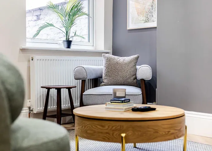 Sleeps 14 The Old Trafford Family Zen By Genesis Living * Manchester