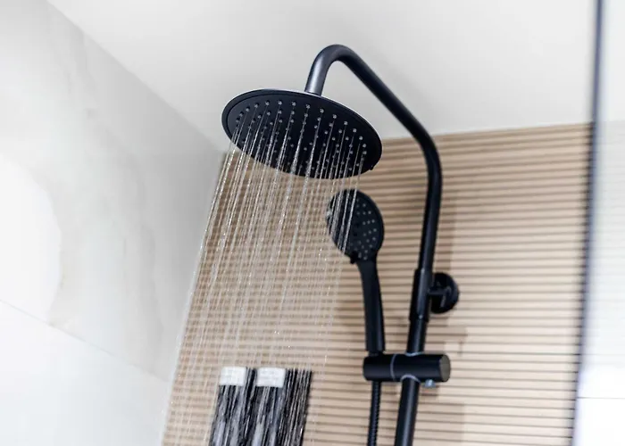 Sleeps 14 The Old Trafford Family Zen By Genesis Living Hébergement de vacances *