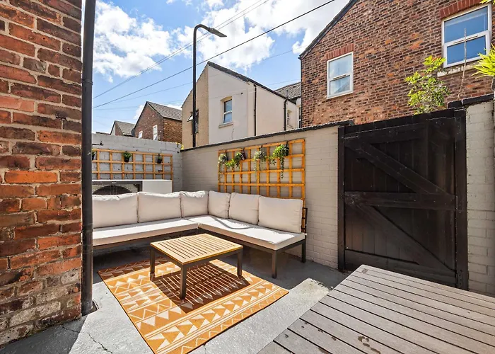 Sleeps 14 The Old Trafford Family Zen By Genesis Living Prázdninový dům Manchester