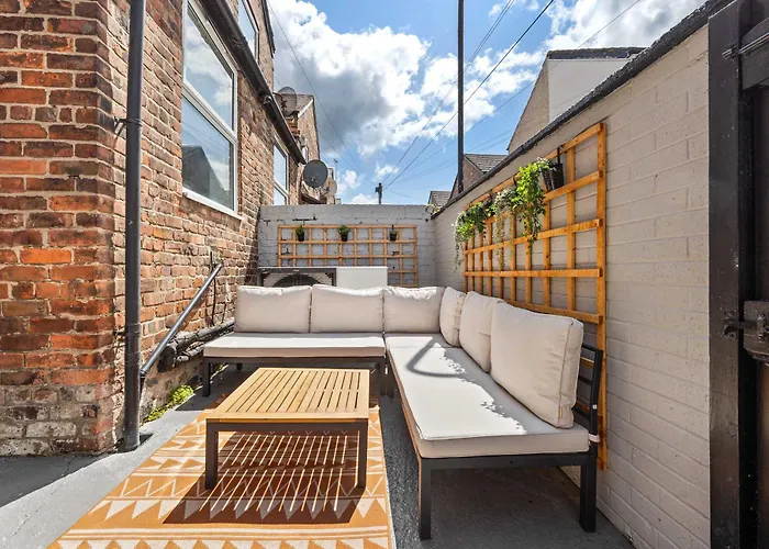 Sleeps 14 The Old Trafford Family Zen By Genesis Living * Manchester