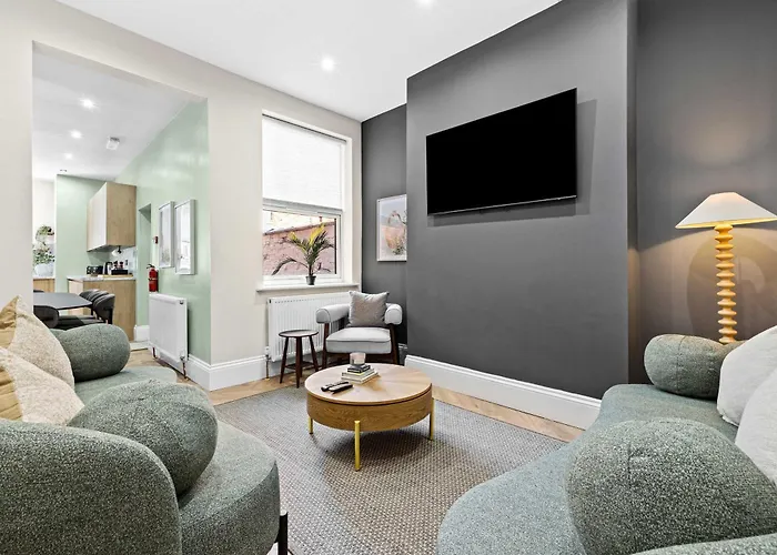 Sleeps 14 The Old Trafford Family Zen By Genesis Living *