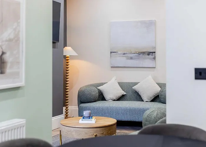 Sleeps 14 The Old Trafford Family Zen By Genesis Living Hébergement de vacances Manchester