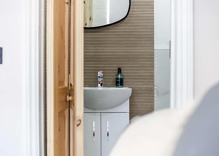 Sleeps 14 The Old Trafford Family Zen By Genesis Living * Manchester