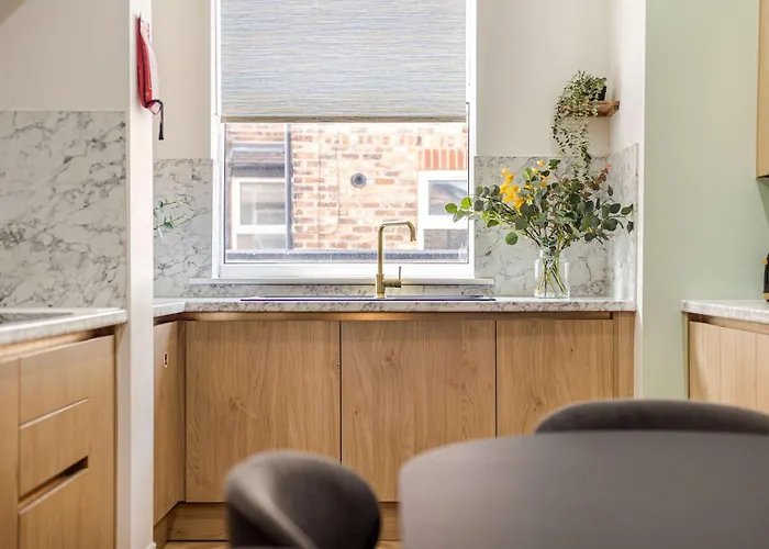 Sleeps 14 The Old Trafford Family Zen By Genesis Living Hébergement de vacances *