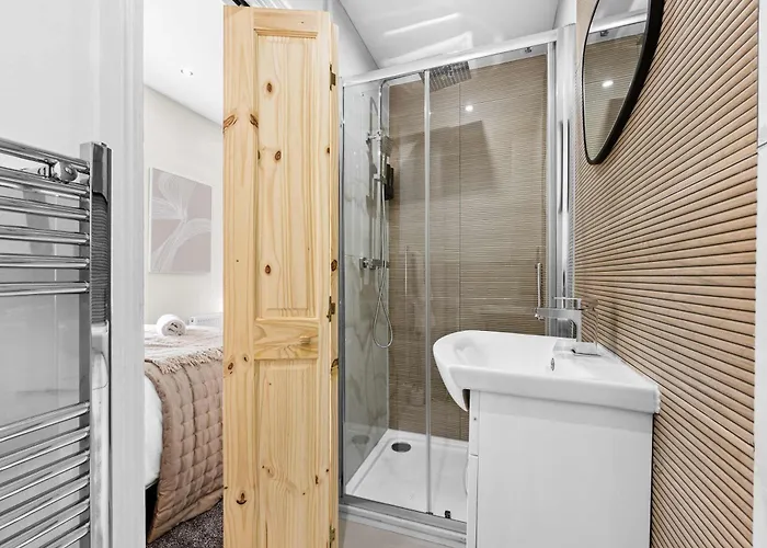 Sleeps 14 The Old Trafford Family Zen By Genesis Living Manchester