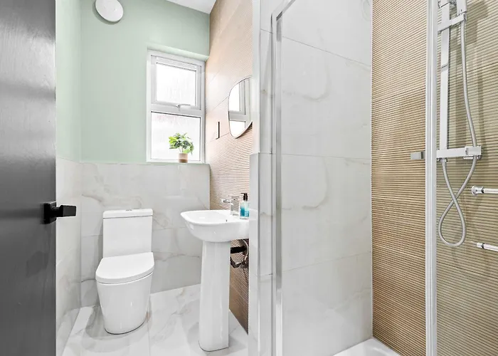 Sleeps 14 The Old Trafford Family Zen By Genesis Living * Manchester