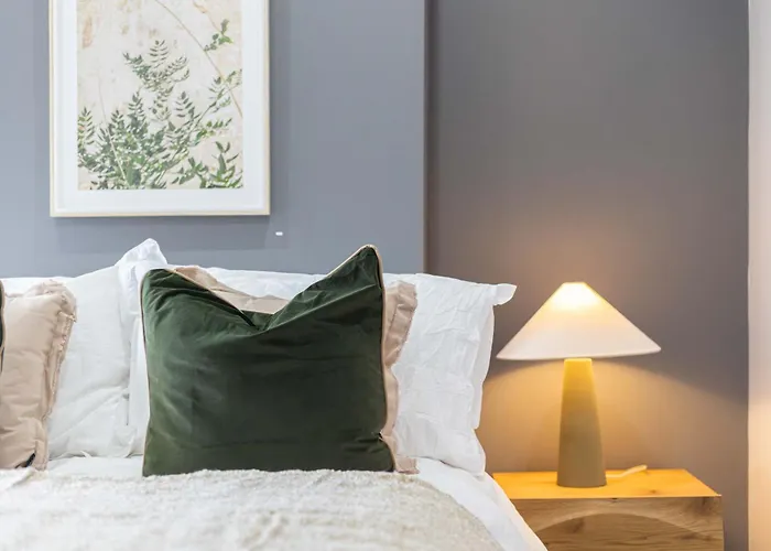 Sleeps 14 The Old Trafford Family Zen By Genesis Living Сasa de vacaciones Mánchester