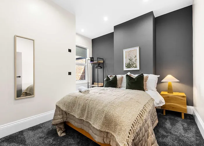 Sleeps 14 The Old Trafford Family Zen By Genesis Living Hébergement de vacances *