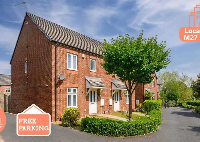 City Superhost 3-Bed House With Garden Free Parking Manchester