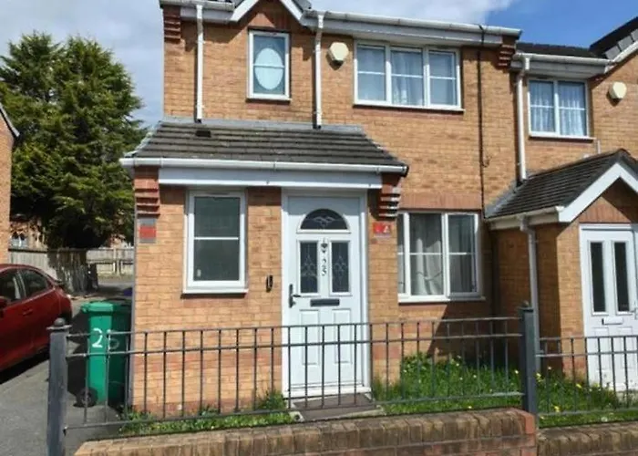 Dom wakacyjny Stylish 3 Bed With Garden & Free Parking Manchester