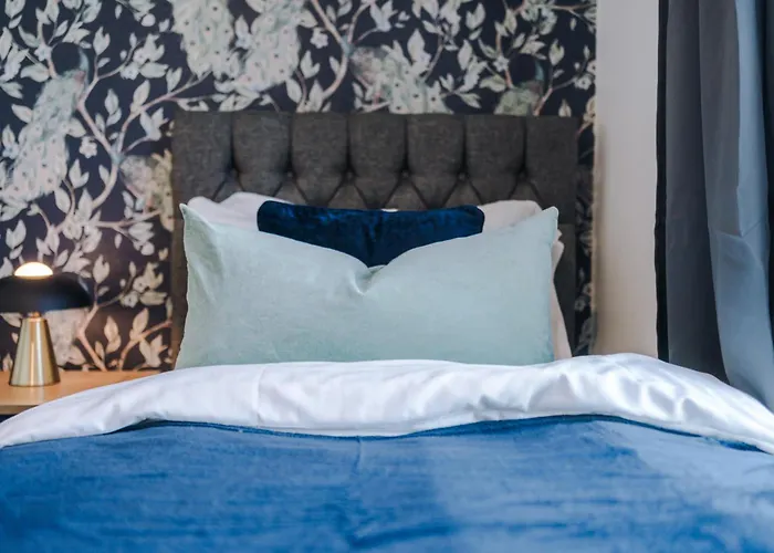 Stunning House By Purestay - 8 Beds With Free Parking Manchester