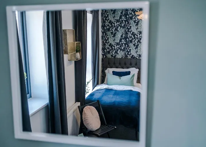 Stunning House By Purestay - 8 Beds With Free Parking *