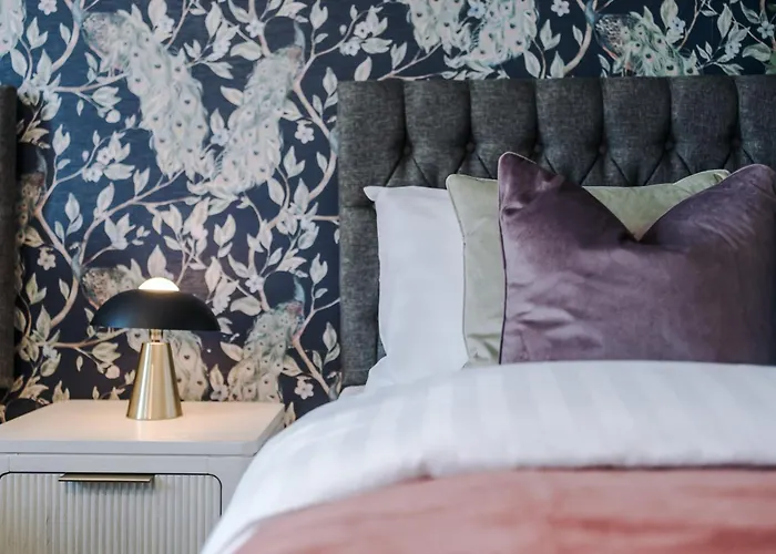 Stunning House By Purestay - 8 Beds With Free Parking