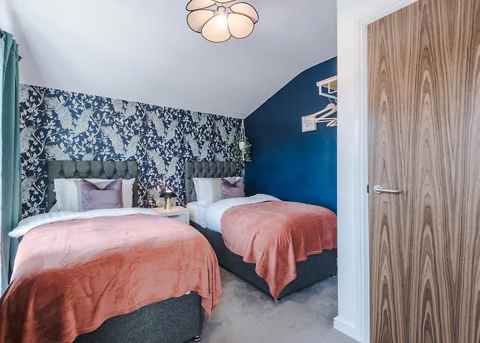 Stunning House By Purestay - 8 Beds With Free Parking 別荘 *