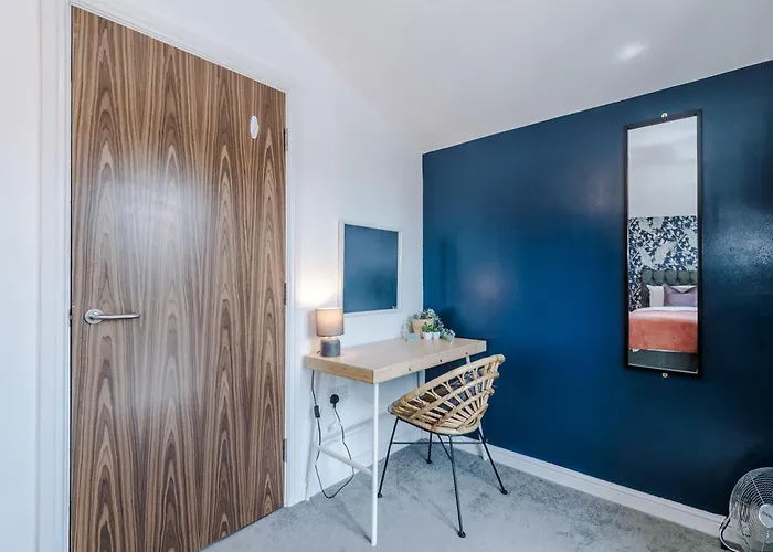 Stunning House By Purestay - 8 Beds With Free Parking Casa vacanze