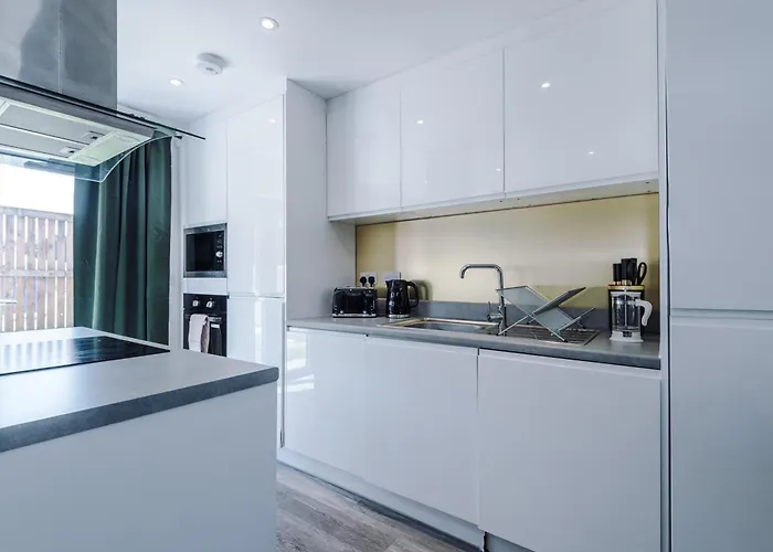 Stunning House By Purestay - 8 Beds With Free Parking Casa vacanze *