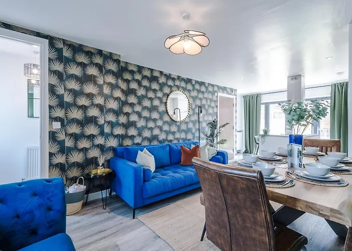 Stunning House By Purestay - 8 Beds With Free Parking Casa vacanze Manchester