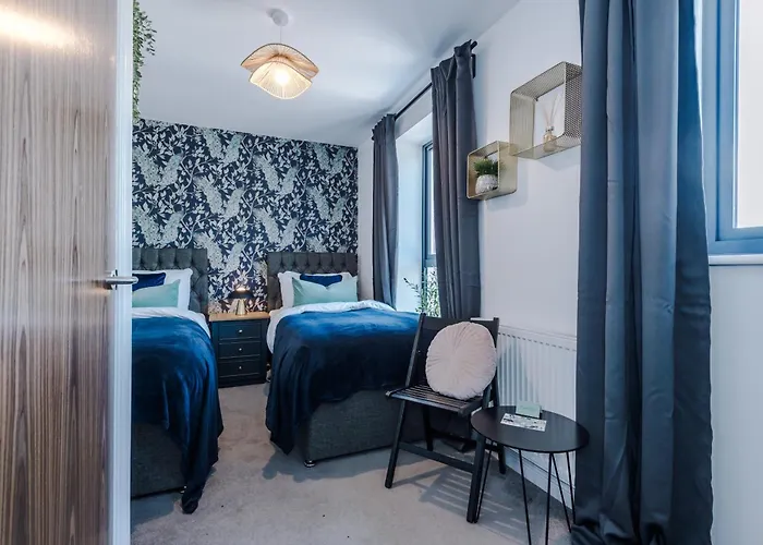 Stunning House By Purestay - 8 Beds With Free Parking Manchester