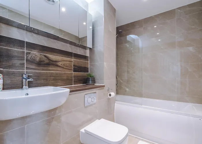 Stunning House By Purestay - 8 Beds With Free Parking Casa vacanze