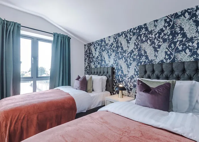 Stunning House By Purestay - 8 Beds With Free Parking Casa vacanze *