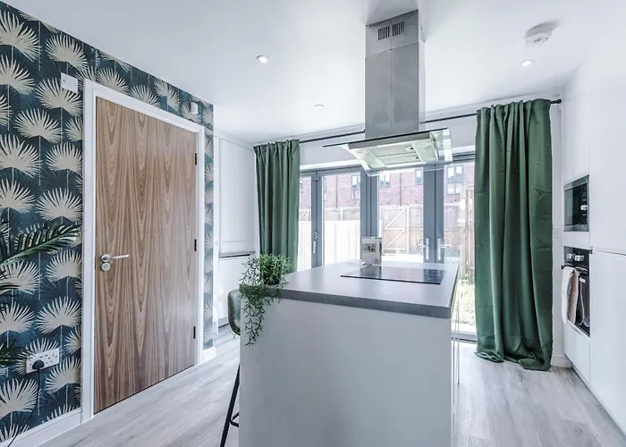 Stunning House By Purestay - 8 Beds With Free Parking * Манчестер