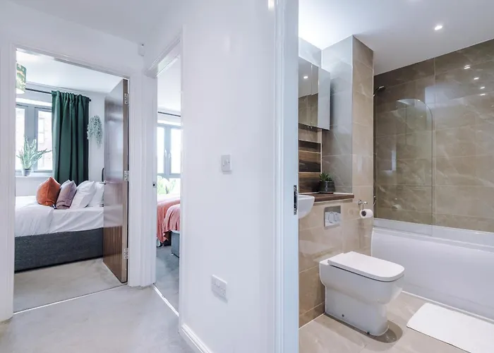 Stunning House By Purestay - 8 Beds With Free Parking 別荘 マンチェスター