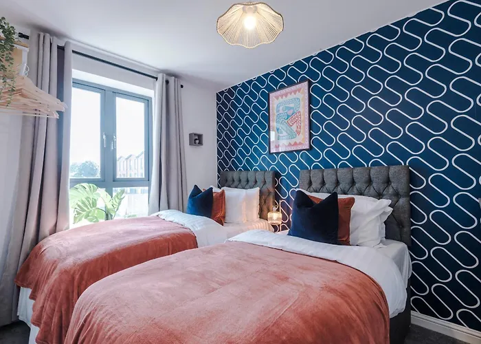 Stunning House By Purestay - 8 Beds With Free Parking マンチェスター