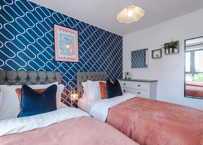 別荘 Stunning House By Purestay - 8 Beds With Free Parking マンチェスター