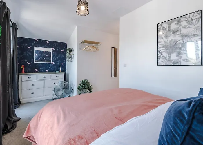 Casa vacanze Stunning House By Purestay - 8 Beds With Free Parking