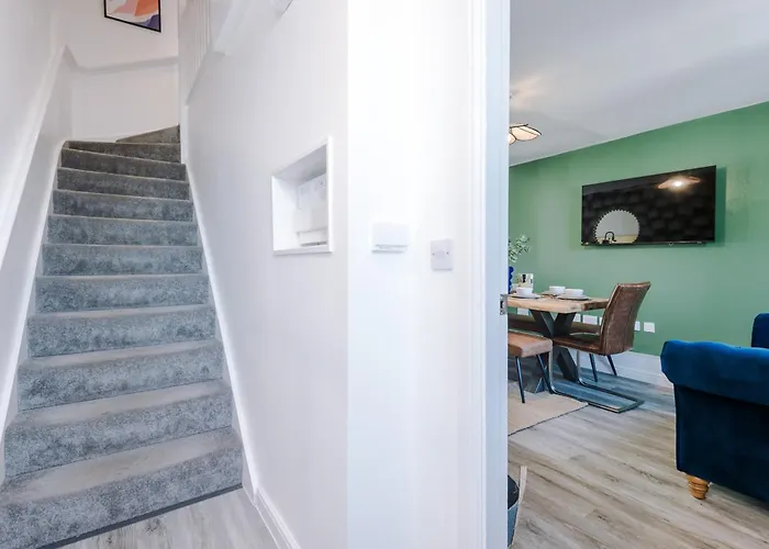 Stunning House By Purestay - 8 Beds With Free Parking 別荘 マンチェスター