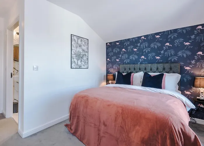 Stunning House By Purestay - 8 Beds With Free Parking * マンチェスター