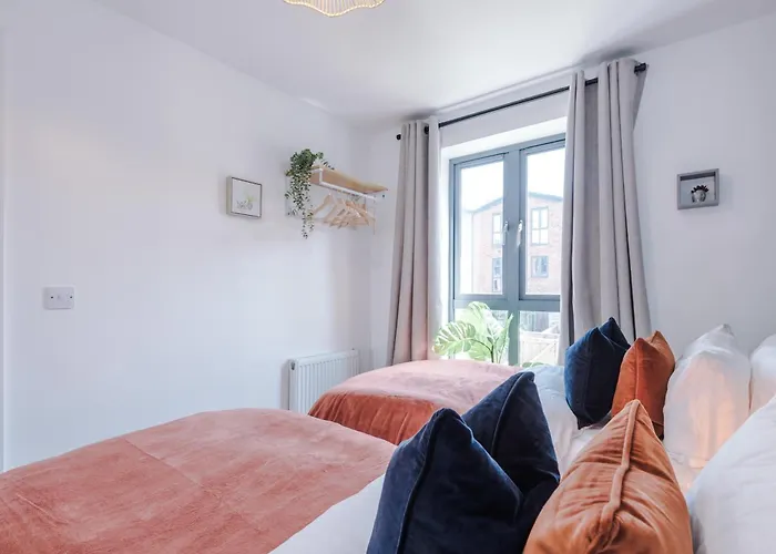 Stunning House By Purestay - 8 Beds With Free Parking Манчестер