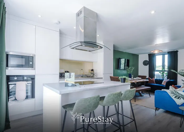 Stunning House By Purestay - 8 Beds With Free Parking Манчестер