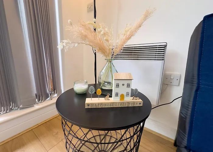 Stylish Centre Flat - Balcony And Parking *