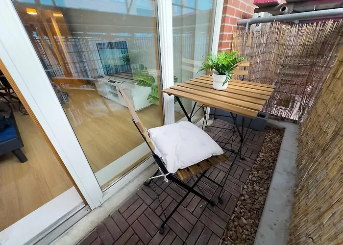 Apartment Stylish Centre Flat - Balcony And Parking *