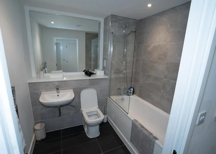Luxury 2 Bed Penthouse Large Balcony Manchester