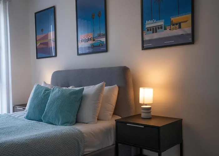 Luxury 2 Bed Penthouse Large Balcony