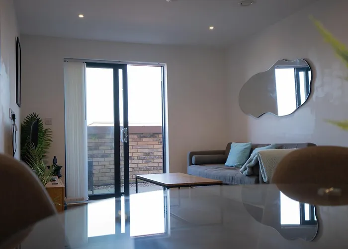 Luxury 2 Bed Penthouse Large Balcony *