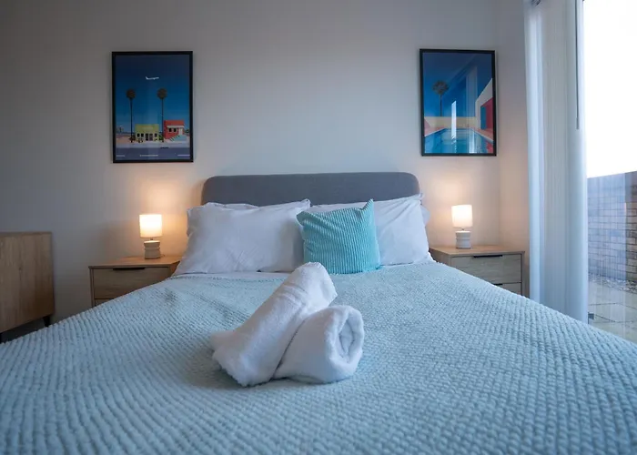 Luxury 2 Bed Penthouse Large Balcony *