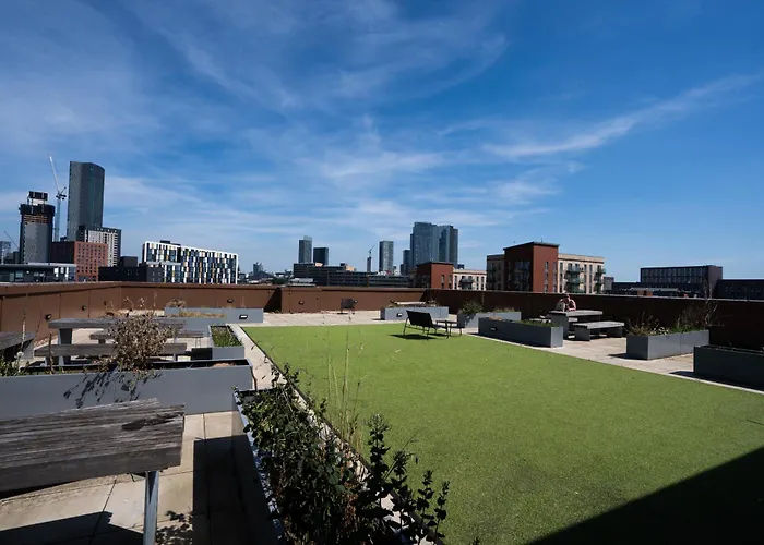 Luxury 2 Bed Penthouse Large Balcony