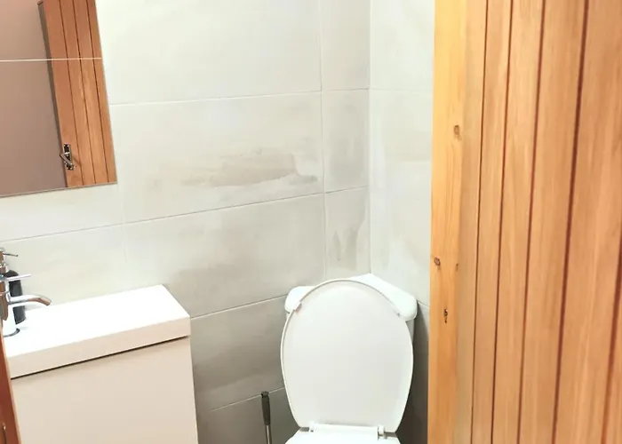 In 6 Minutes Drive To Victoria Station Pansiyon Manchester