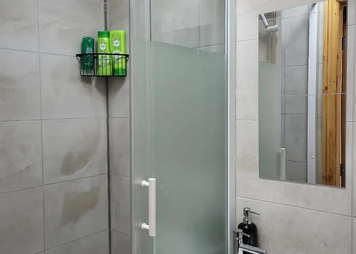 In 6 Minutes Drive To Victoria Station 曼彻斯特