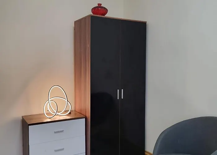 民宿 In 6 Minutes Drive To Victoria Station *