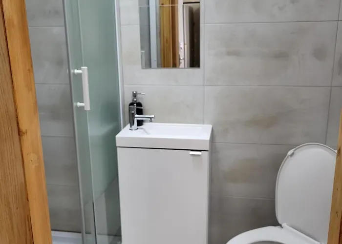 In 6 Minutes Drive To Victoria Station *