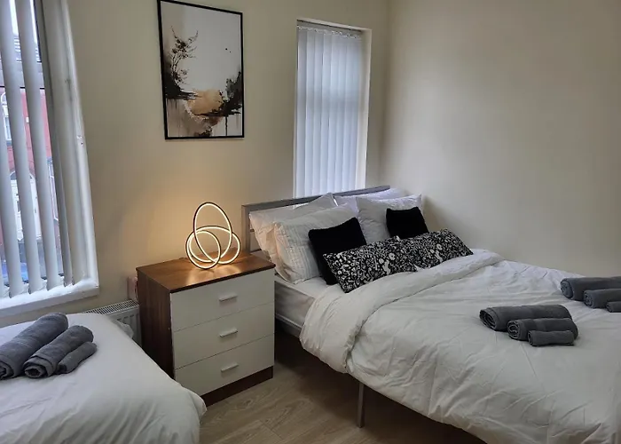 In 6 Minutes Drive To Victoria Station *